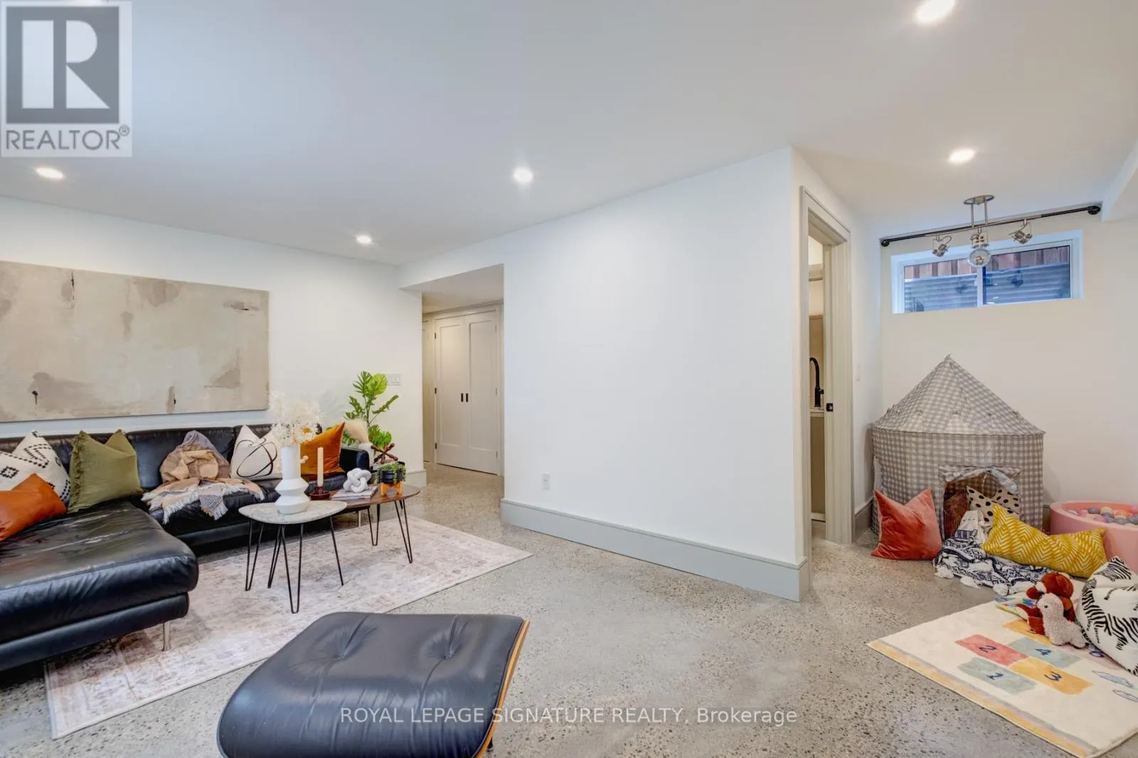 6 MACNAUGHTON ROAD