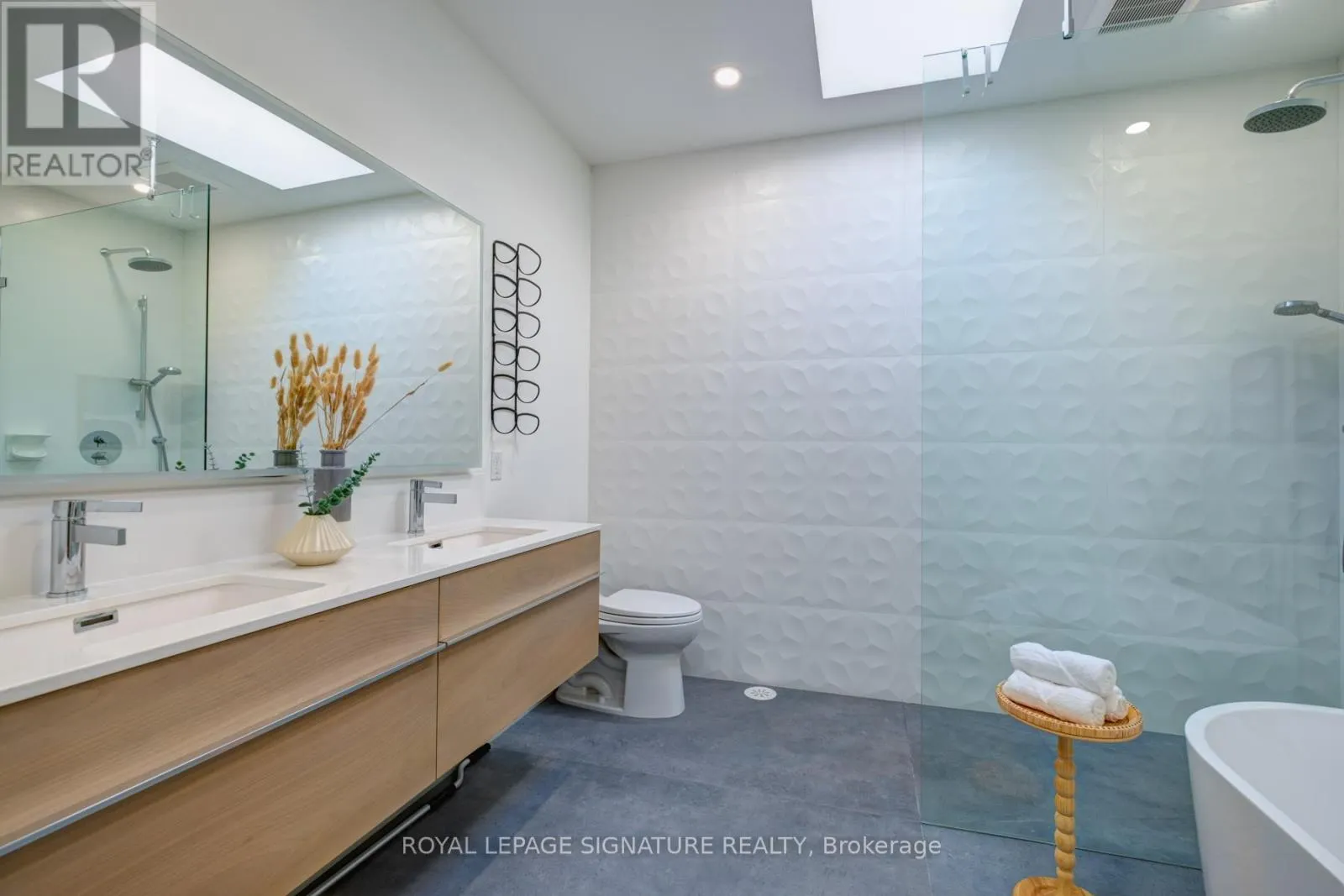 6 MACNAUGHTON ROAD