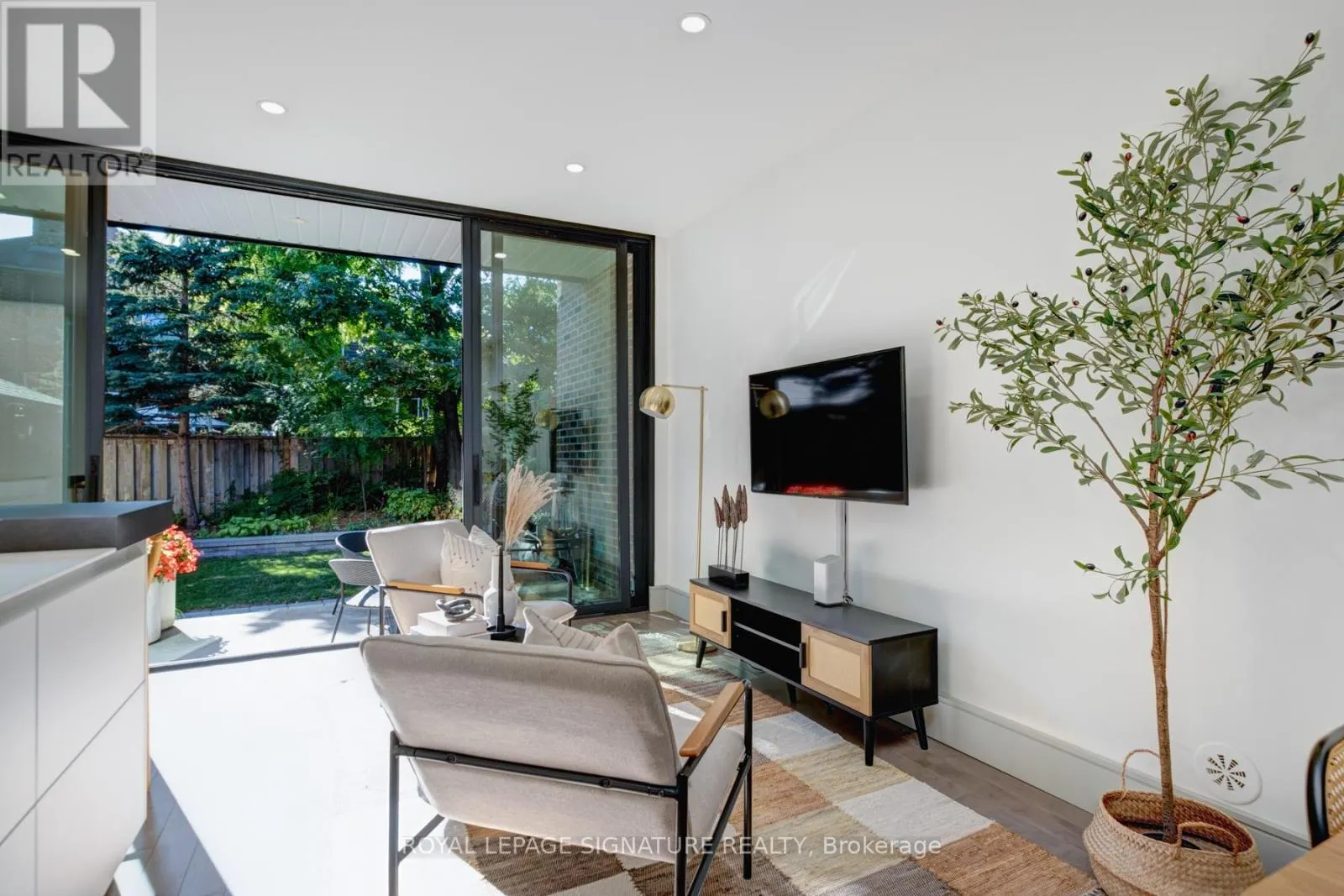 6 MACNAUGHTON ROAD