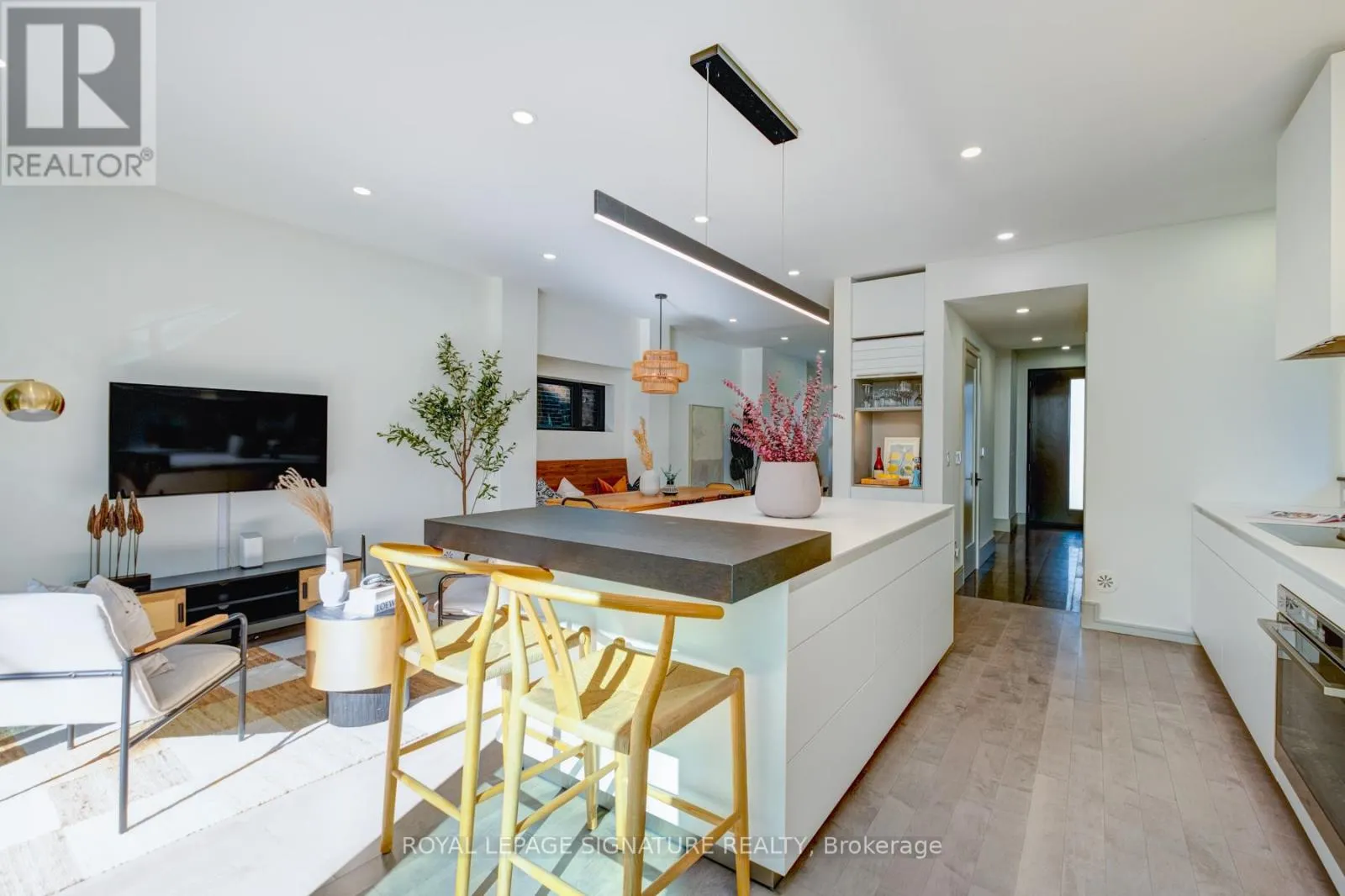 6 MACNAUGHTON ROAD