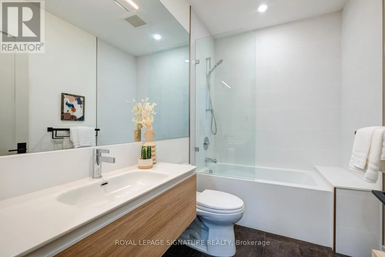 6 MACNAUGHTON ROAD