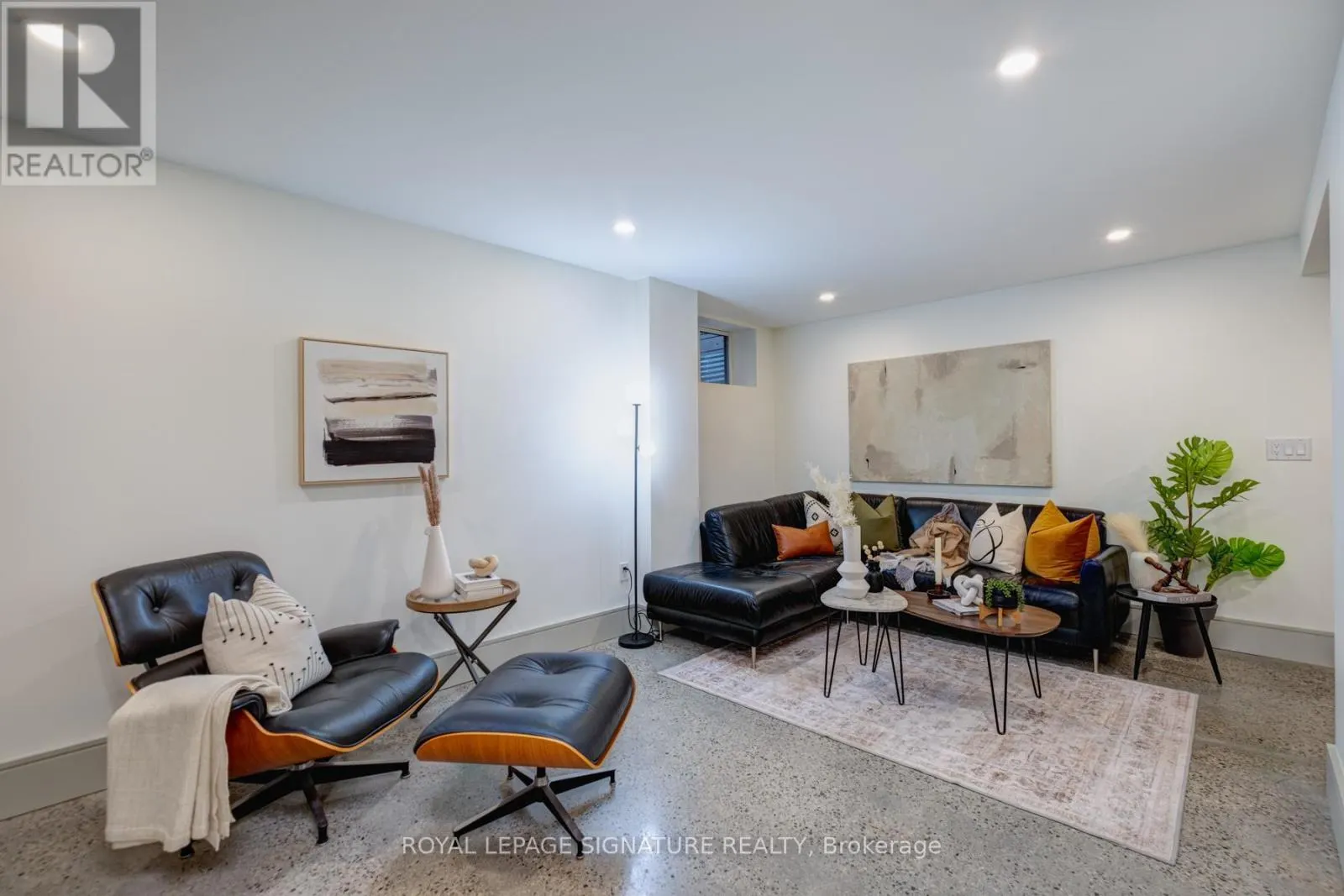 6 MACNAUGHTON ROAD