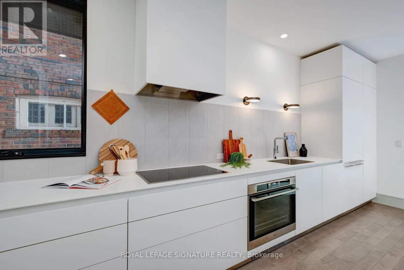 6 MACNAUGHTON ROAD