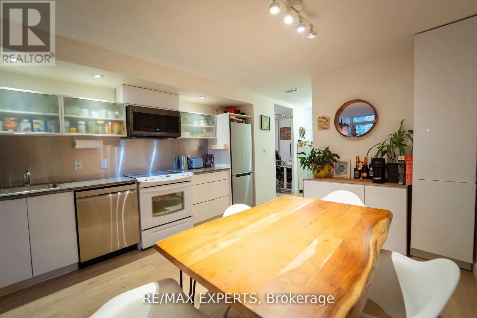 1223 - 4K SPADINA AVENUE