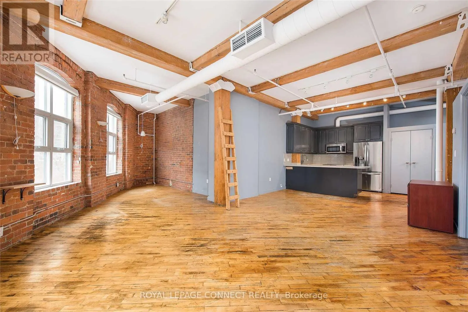 305 - 90 SHERBOURNE STREET