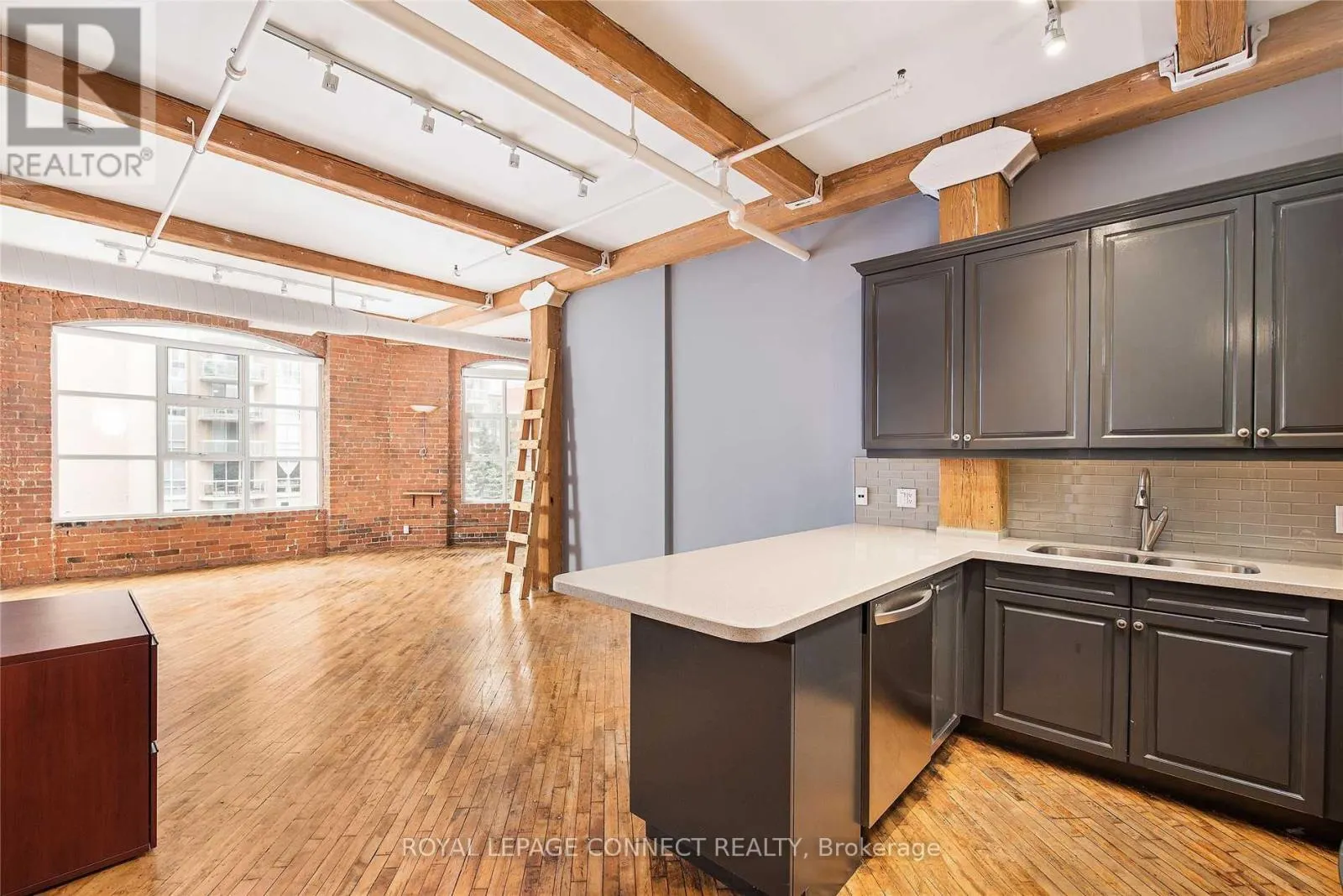 305 - 90 SHERBOURNE STREET