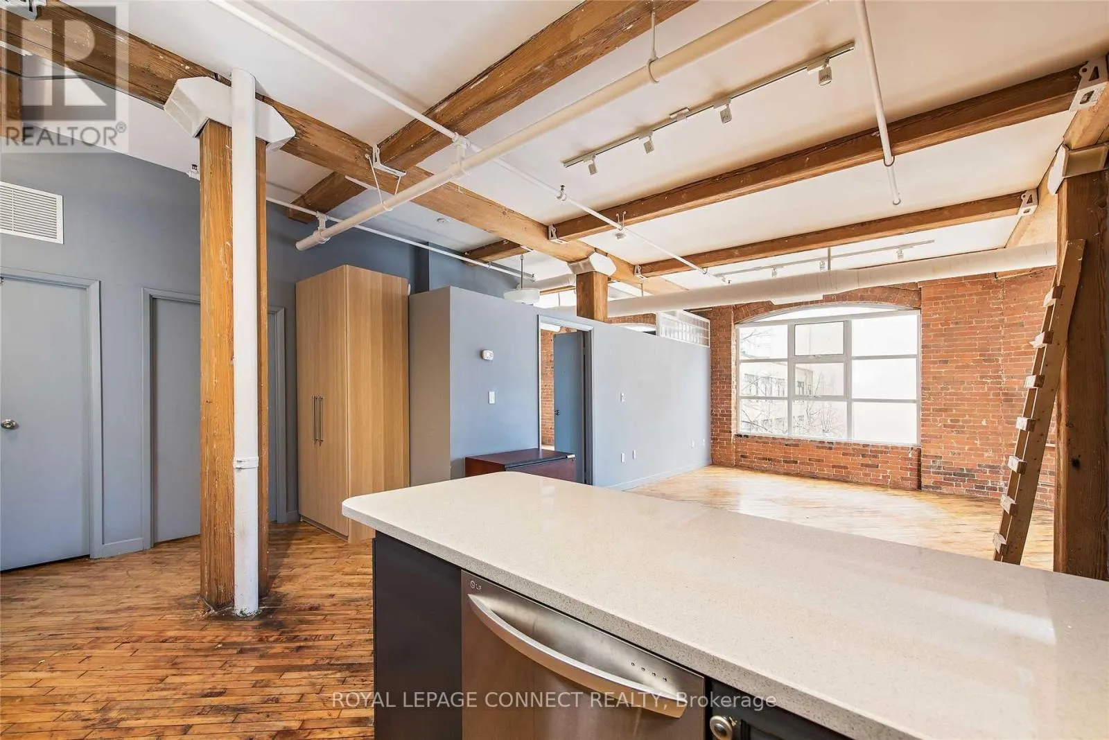 305 - 90 SHERBOURNE STREET
