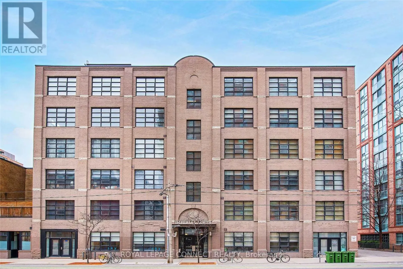 305 - 90 SHERBOURNE STREET