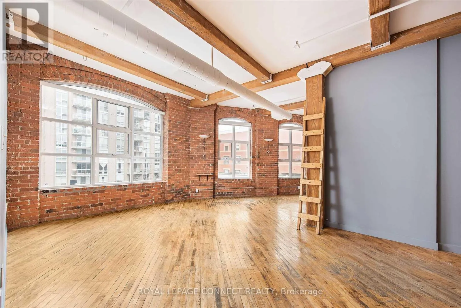 305 - 90 SHERBOURNE STREET