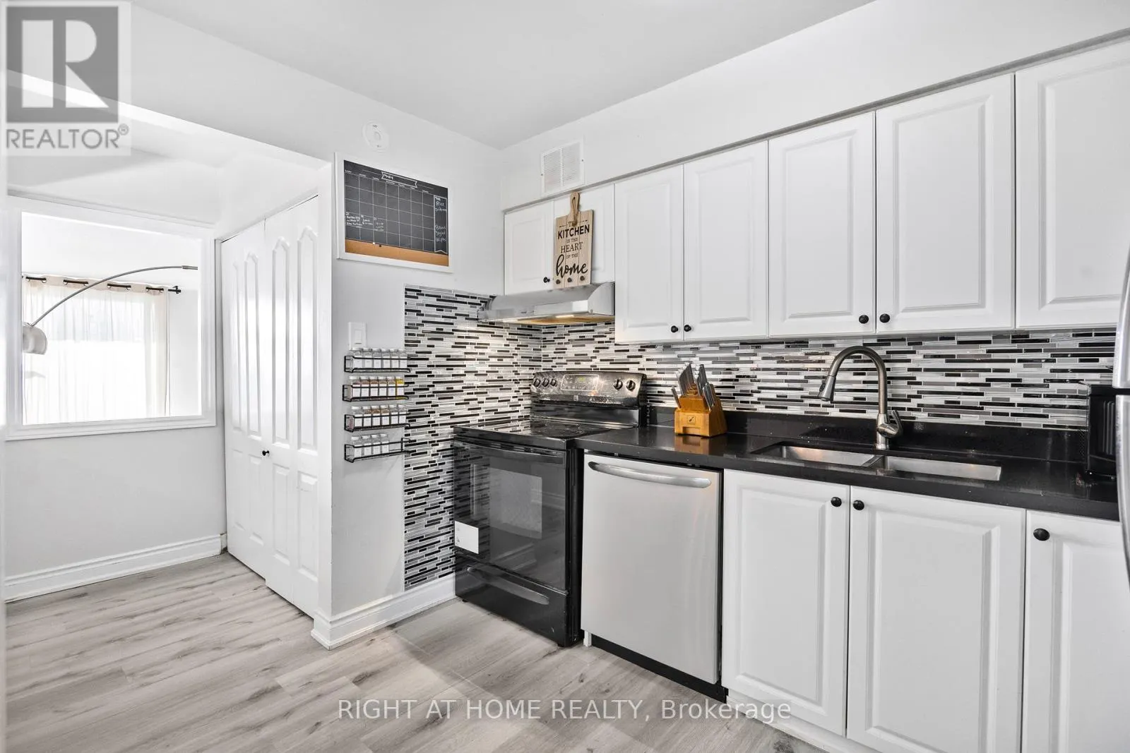 1610 - 1338 YORK MILLS ROAD