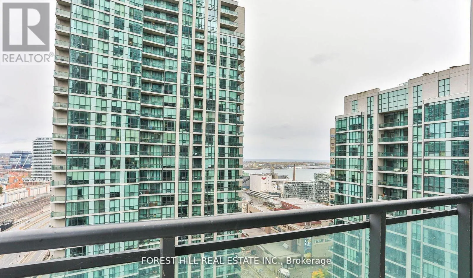 2605 - 18 HARBOUR STREET
