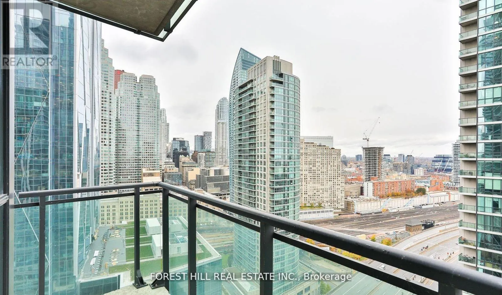 2605 - 18 HARBOUR STREET