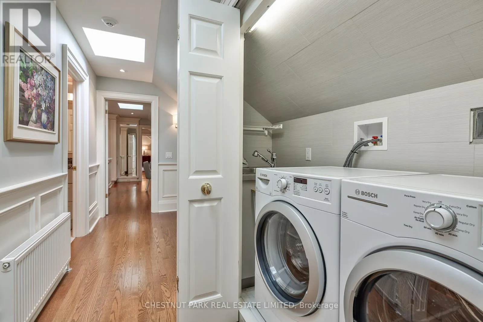 10 WEYBOURNE CRESCENT