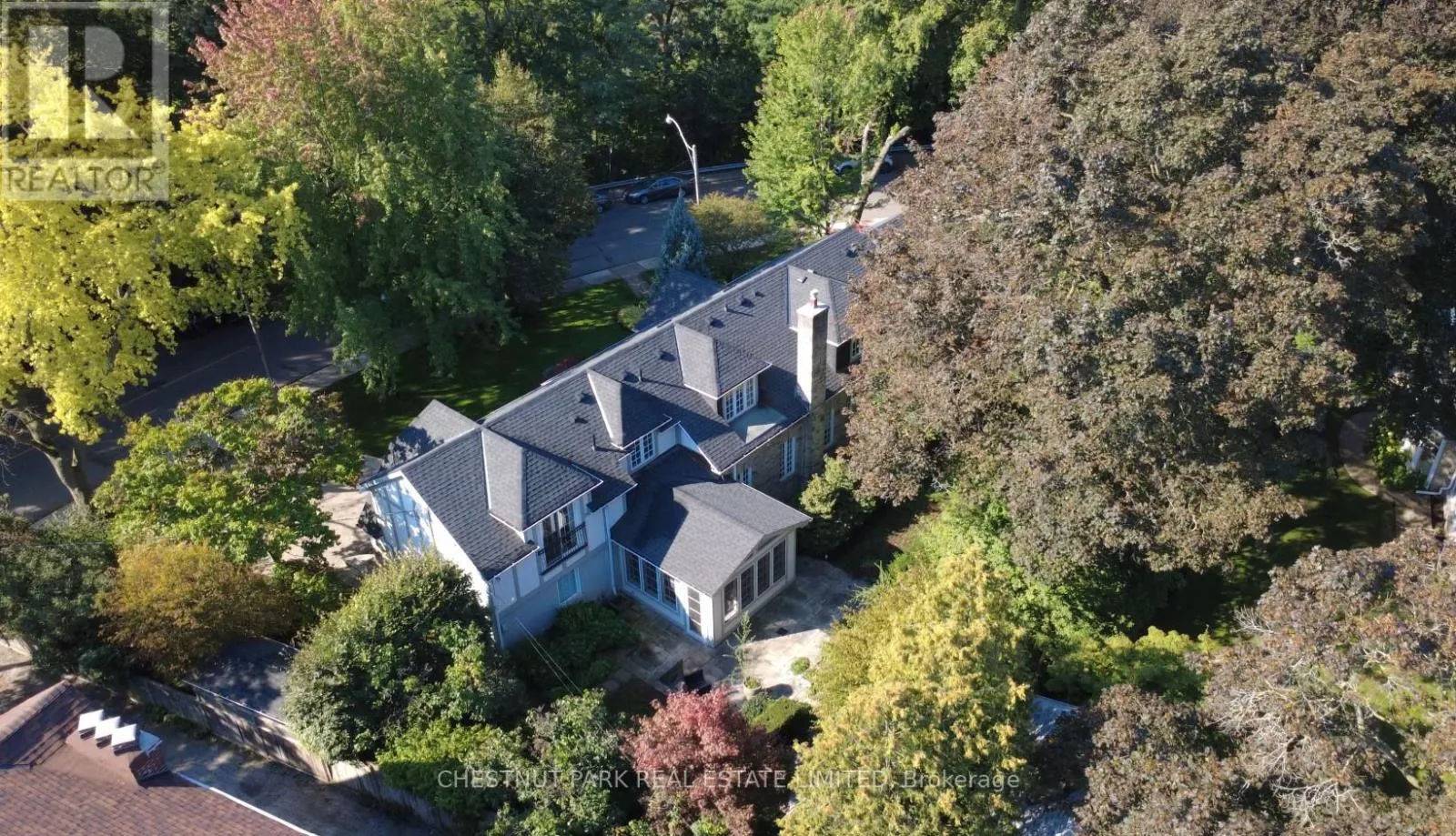 10 WEYBOURNE CRESCENT