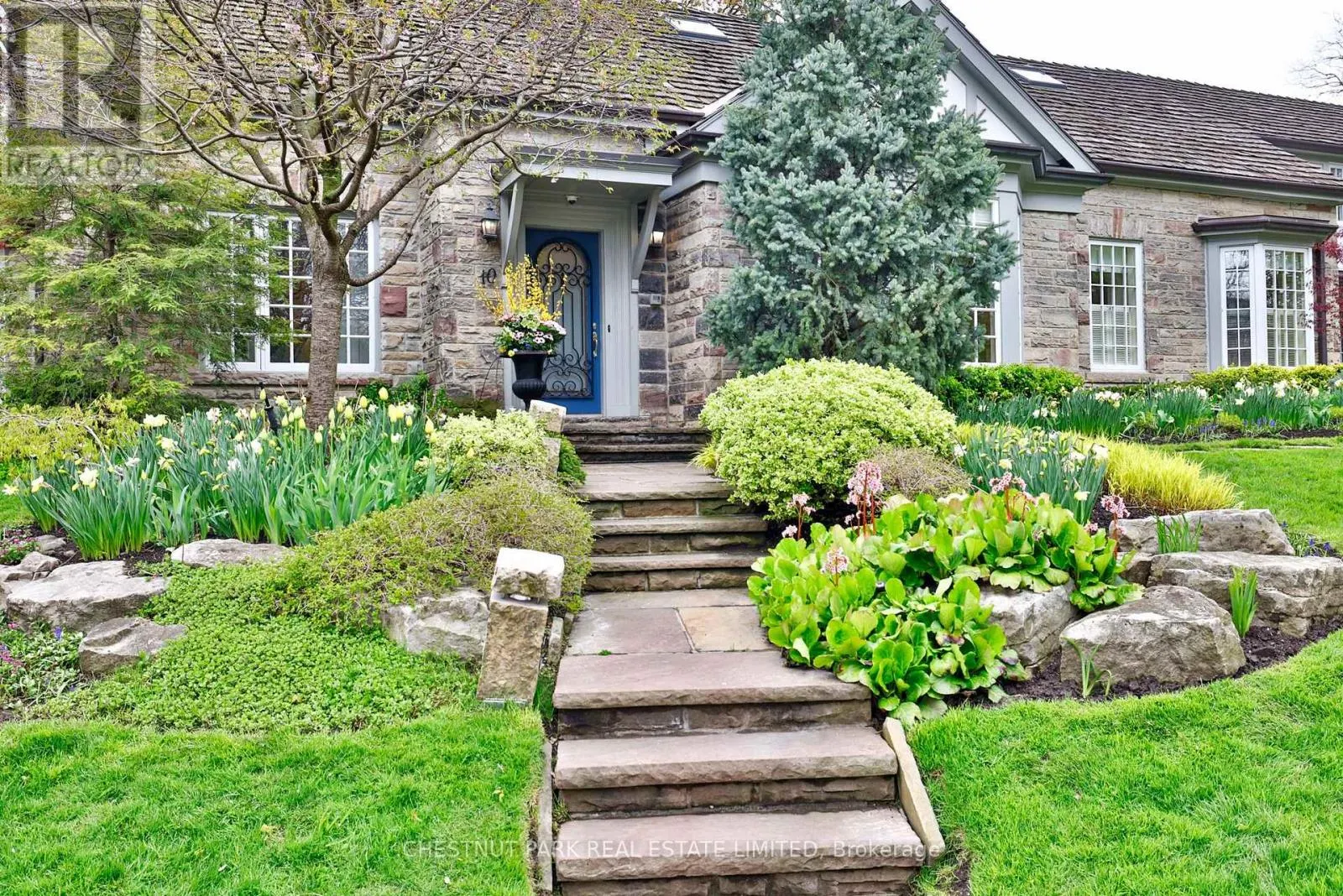 10 WEYBOURNE CRESCENT