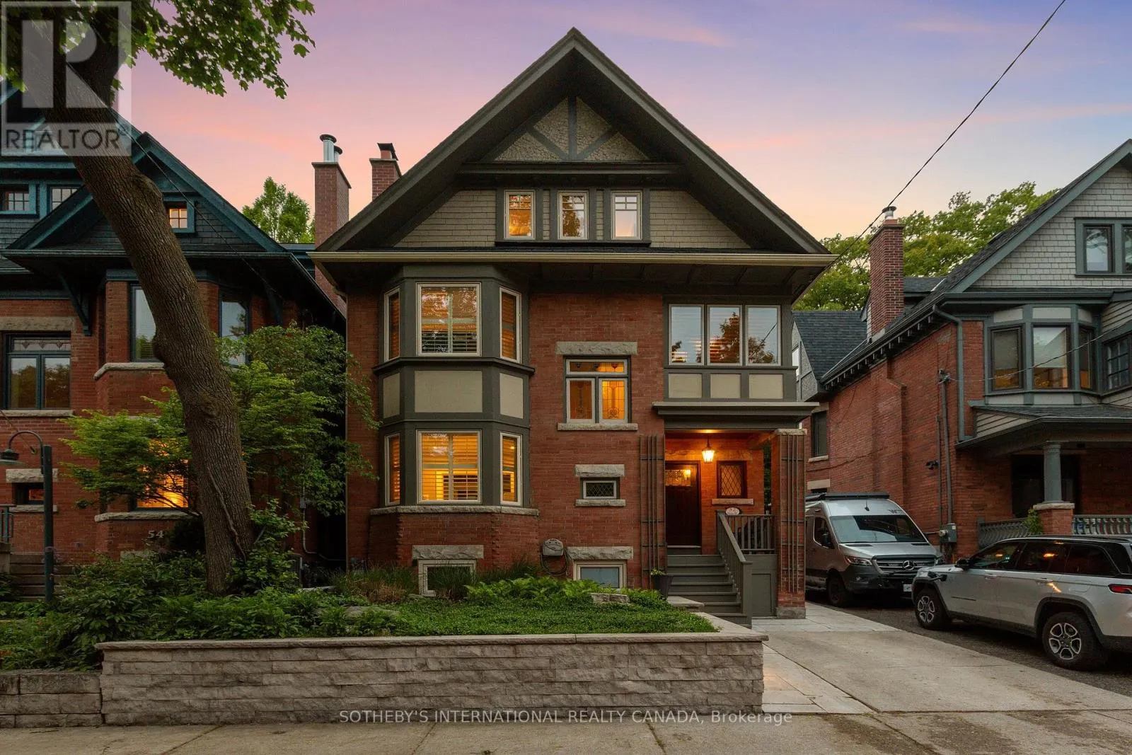 52 NINA STREET