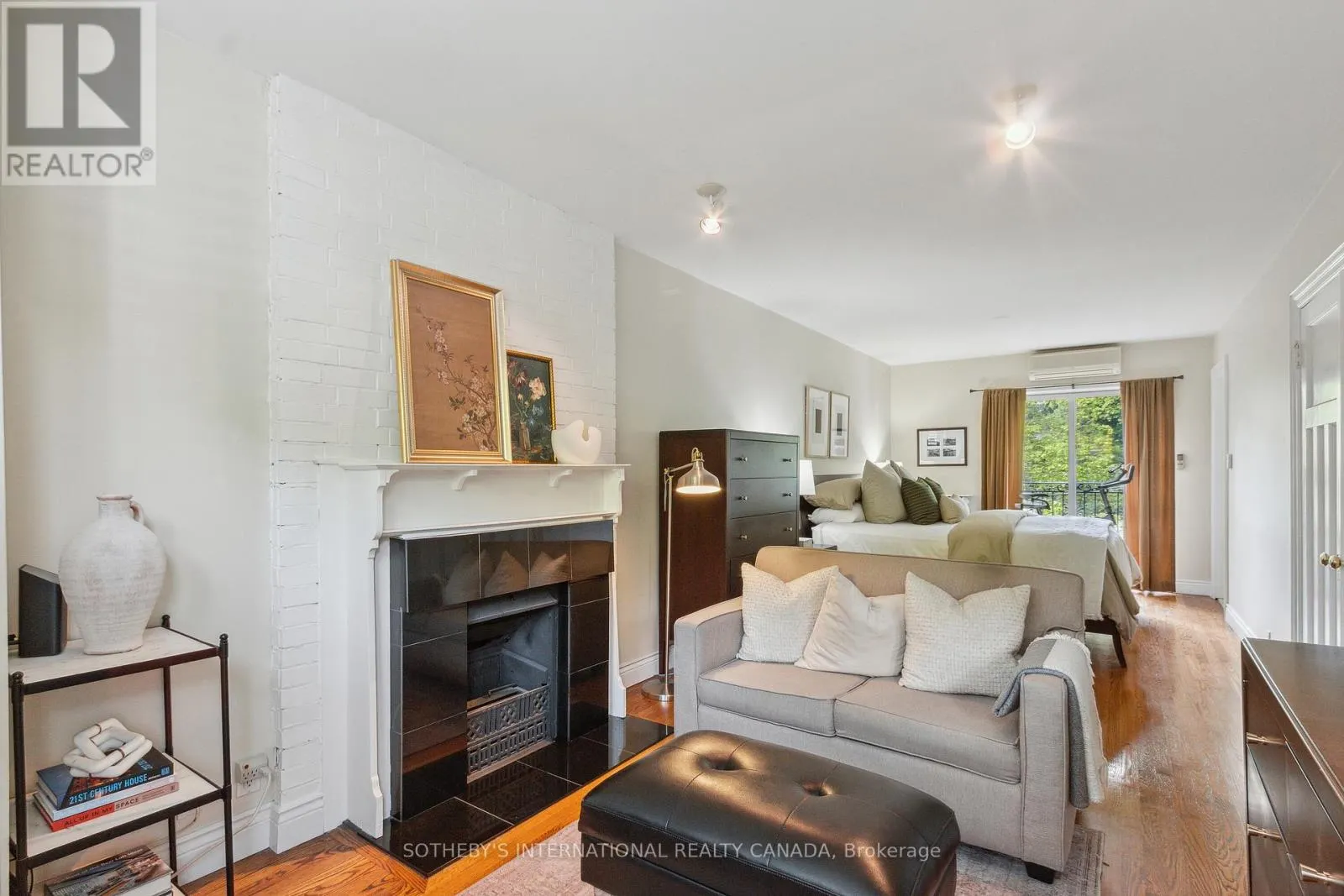 52 NINA STREET
