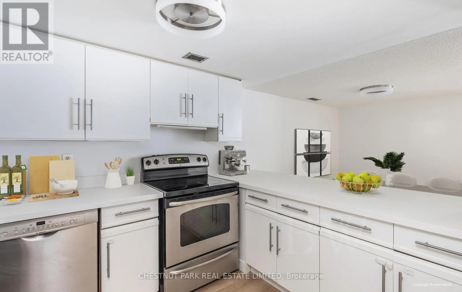 30 WELLINGTON STREET E