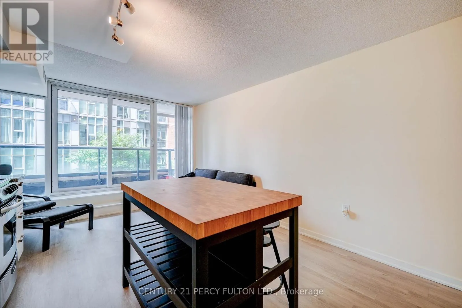 209W - 36 LISGAR STREET
