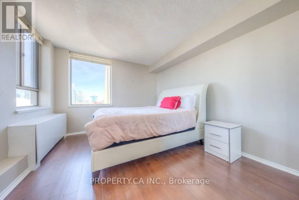 3105 - 270 QUEENS QUAY W