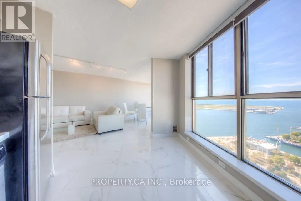 3105 - 270 QUEENS QUAY W