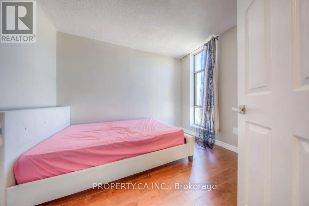 3105 - 270 QUEENS QUAY W