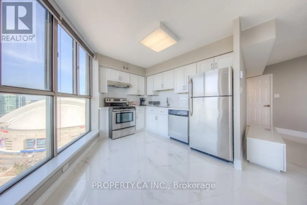 3105 - 270 QUEENS QUAY W