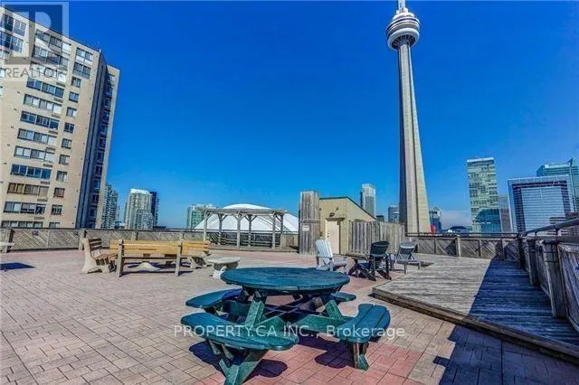 3105 - 270 QUEENS QUAY W