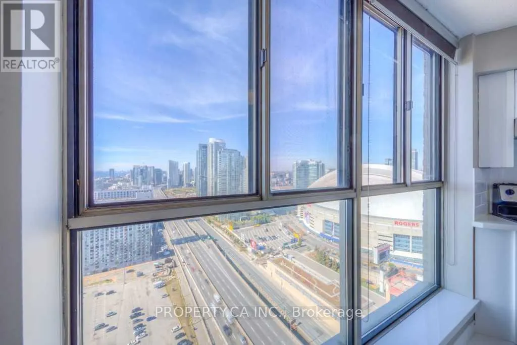 3105 - 270 QUEENS QUAY W
