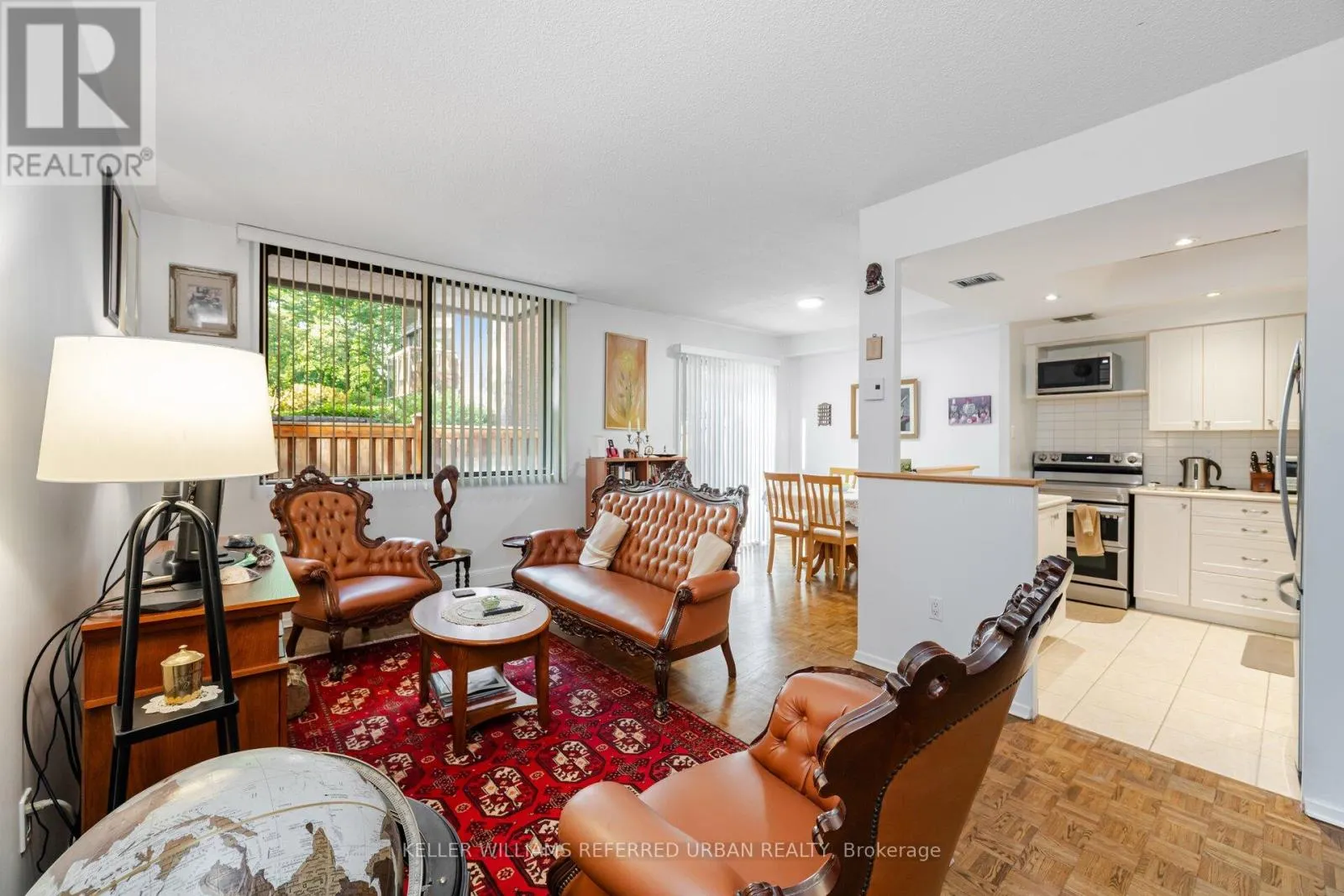 109/209 - 30 GLEN ELM AVENUE E