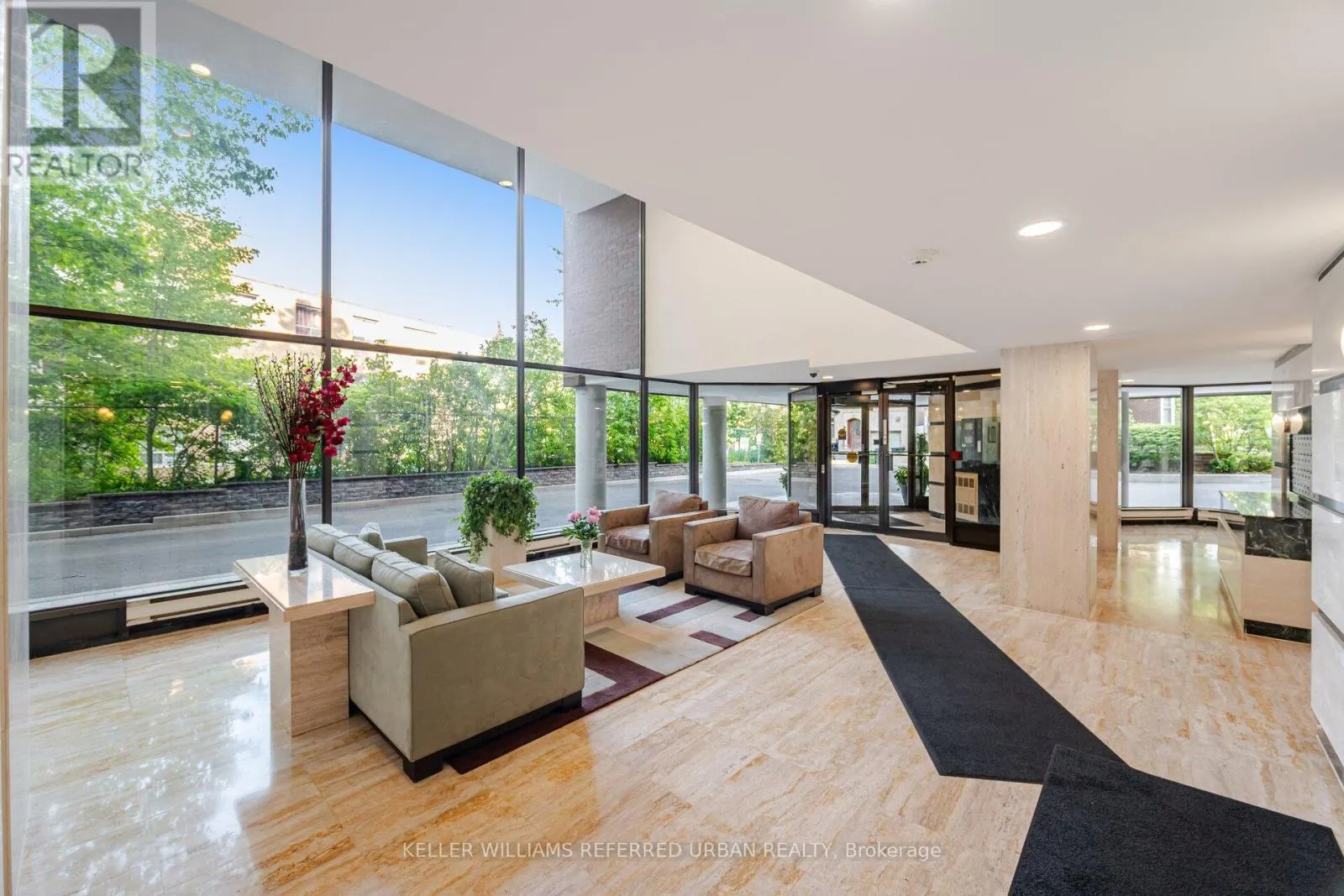109/209 - 30 GLEN ELM AVENUE E