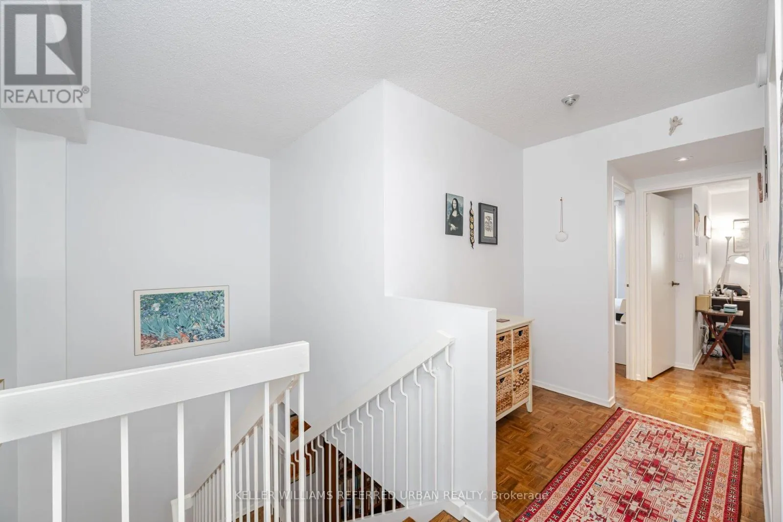 109/209 - 30 GLEN ELM AVENUE E