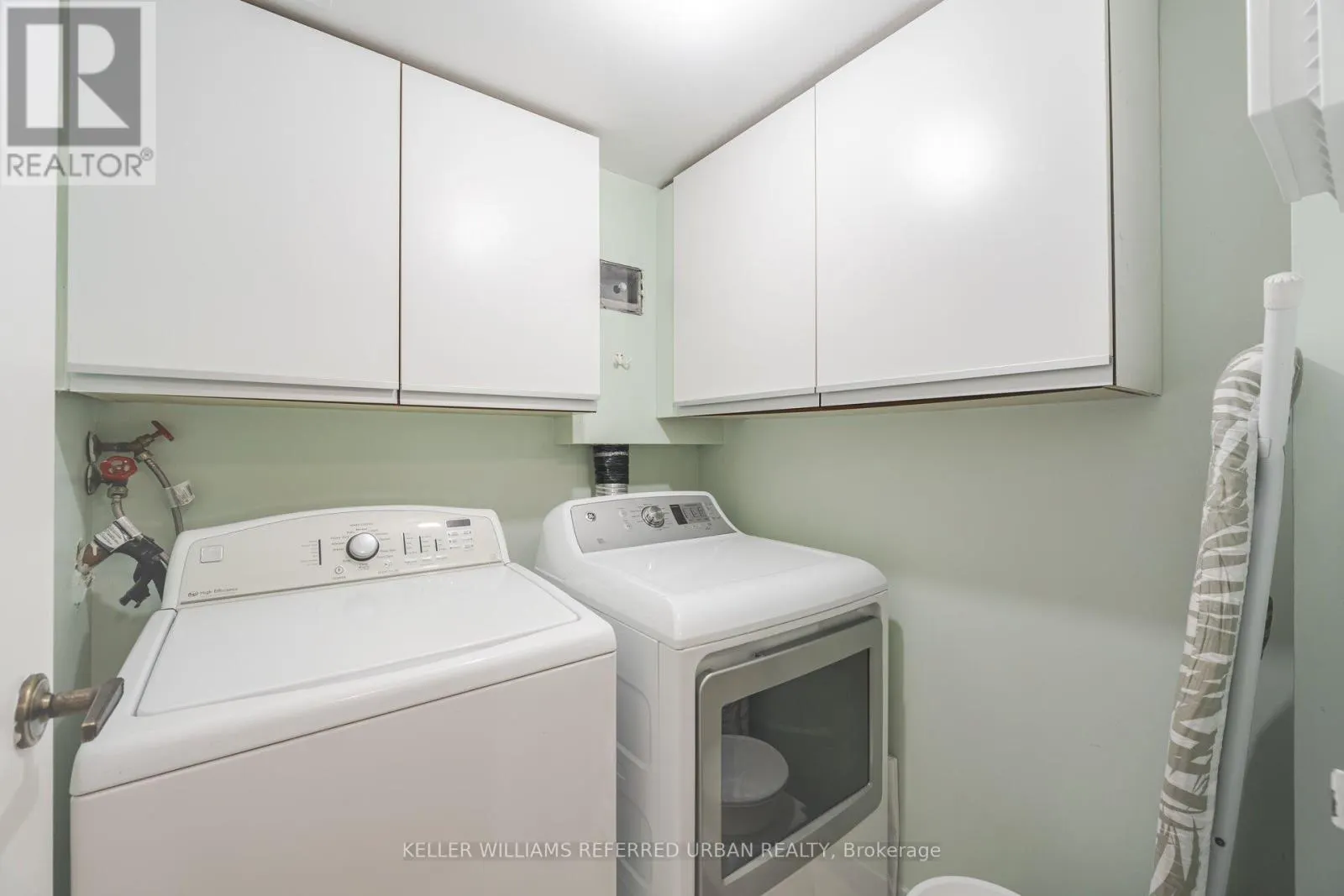 109/209 - 30 GLEN ELM AVENUE E