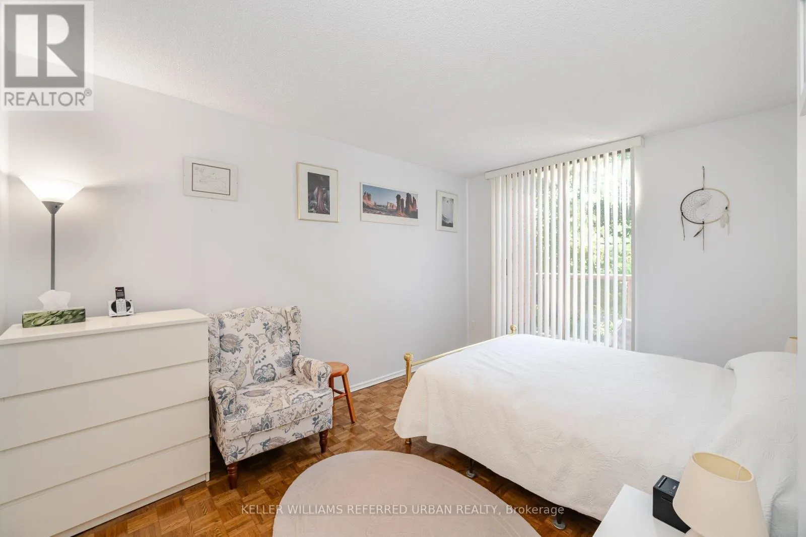 109/209 - 30 GLEN ELM AVENUE E