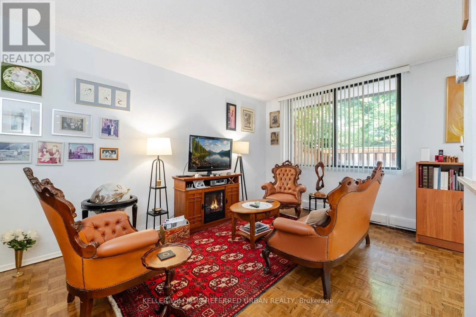 109/209 - 30 GLEN ELM AVENUE E