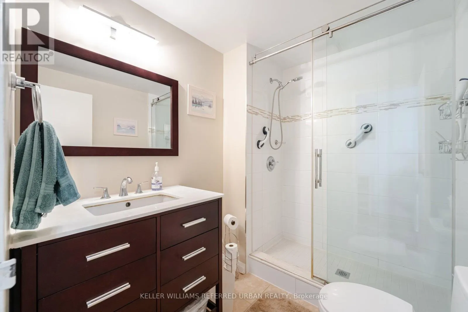 109/209 - 30 GLEN ELM AVENUE E