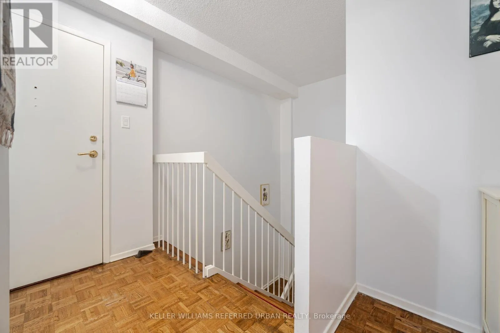 109/209 - 30 GLEN ELM AVENUE E