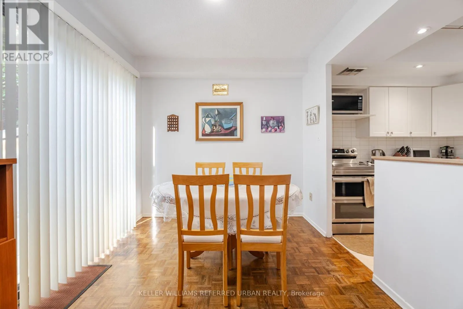 109/209 - 30 GLEN ELM AVENUE E