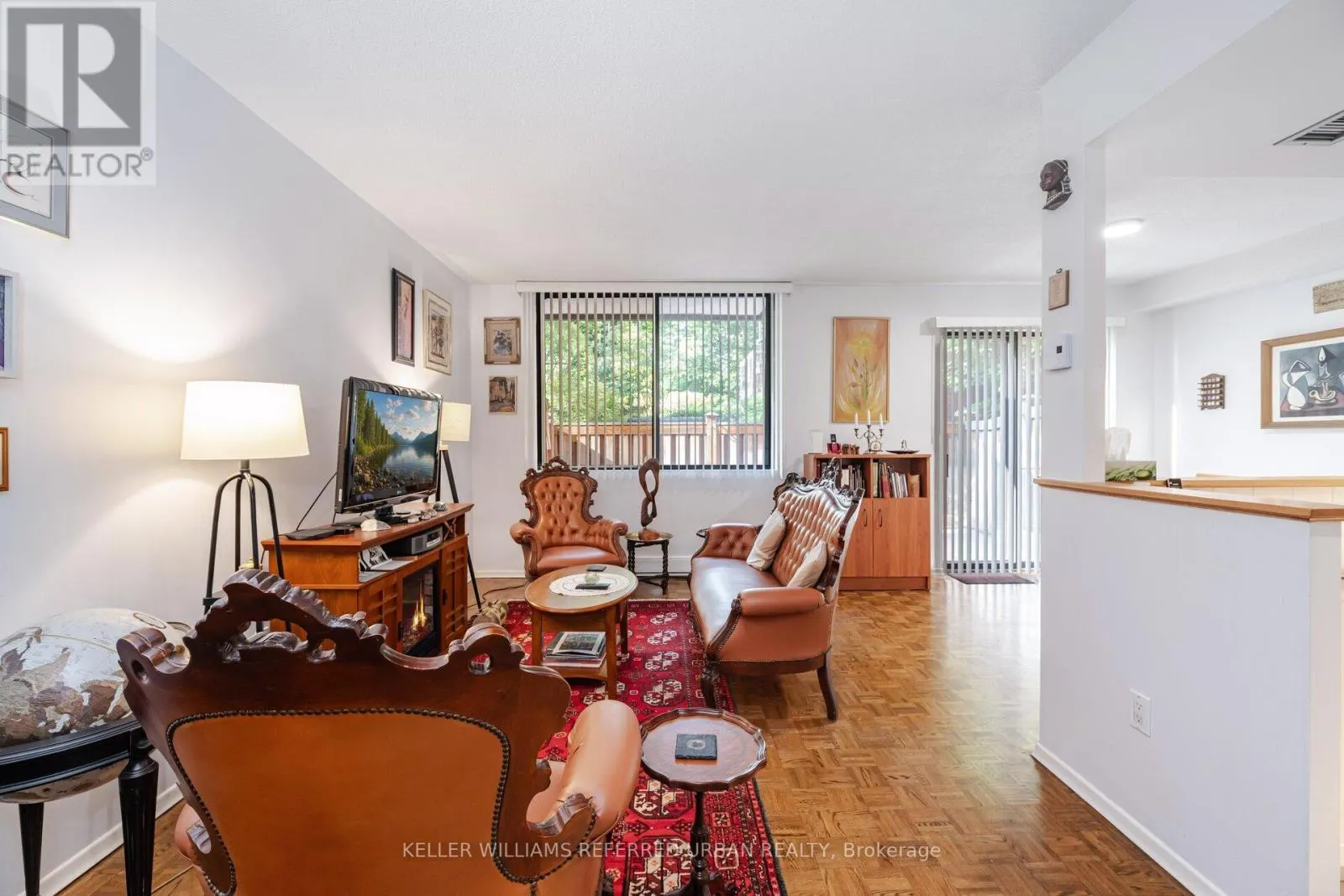109/209 - 30 GLEN ELM AVENUE E