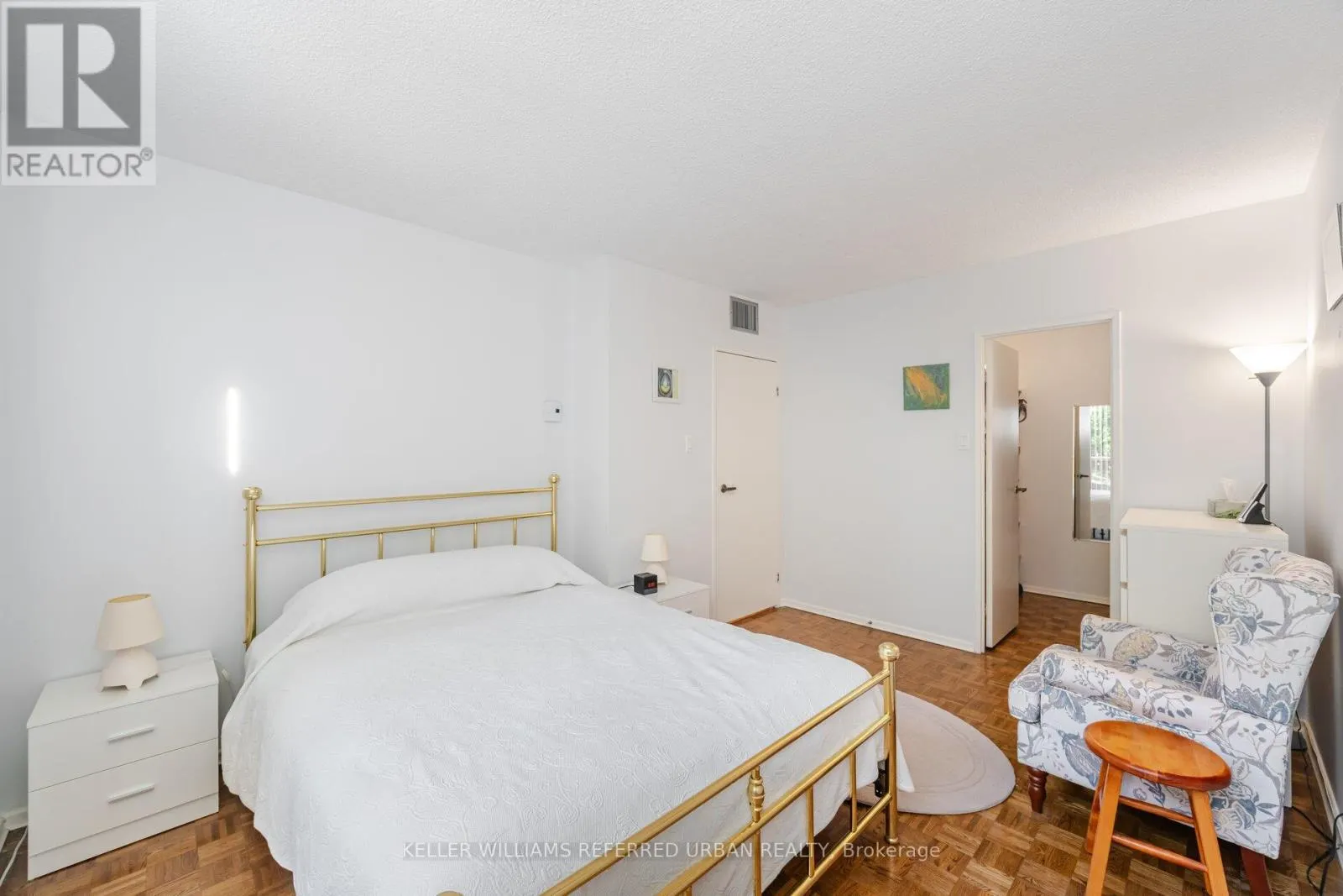 109/209 - 30 GLEN ELM AVENUE E