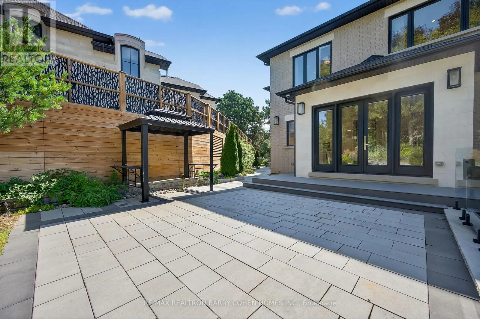 18 SUNCREST DRIVE