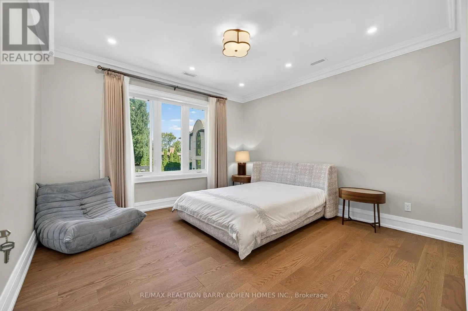 18 SUNCREST DRIVE