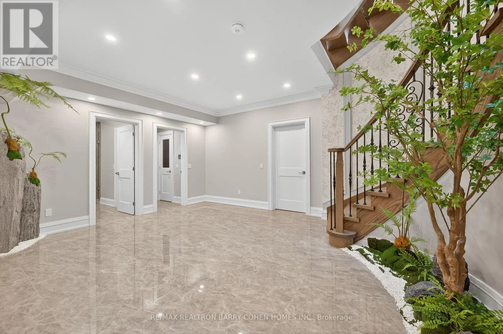 18 SUNCREST DRIVE