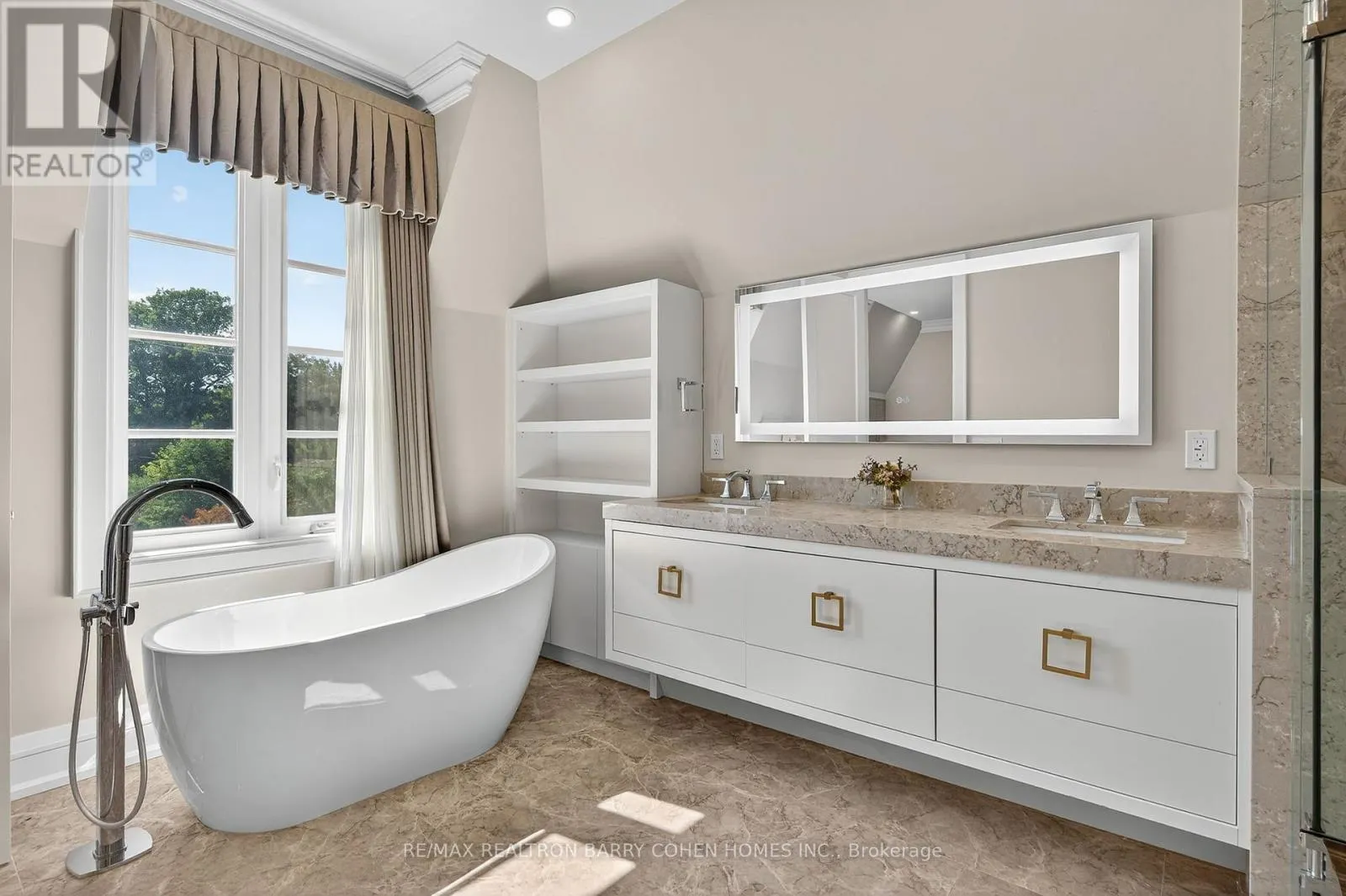 18 SUNCREST DRIVE