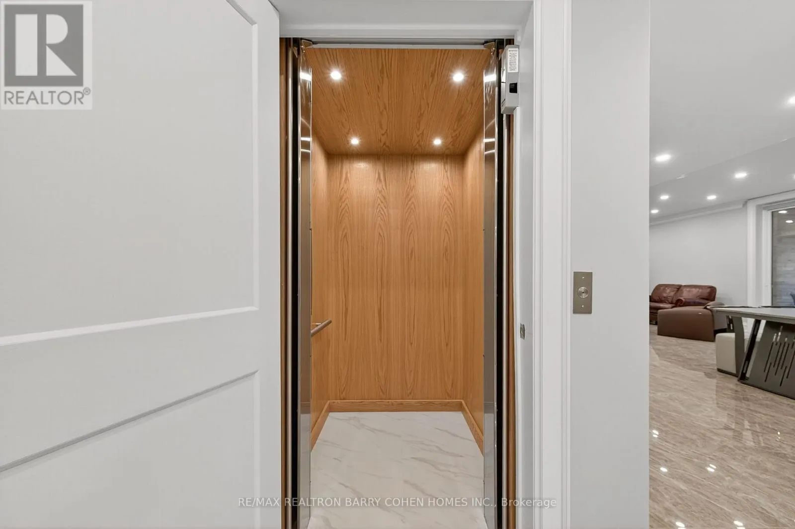 18 SUNCREST DRIVE