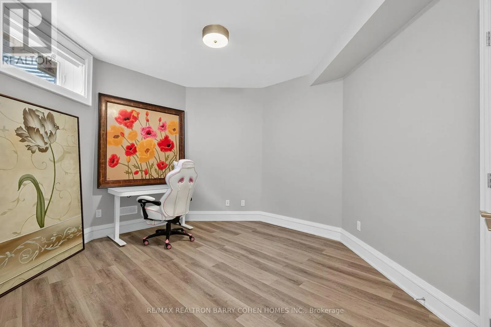 18 SUNCREST DRIVE
