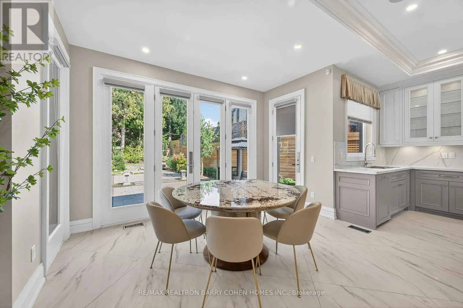18 SUNCREST DRIVE