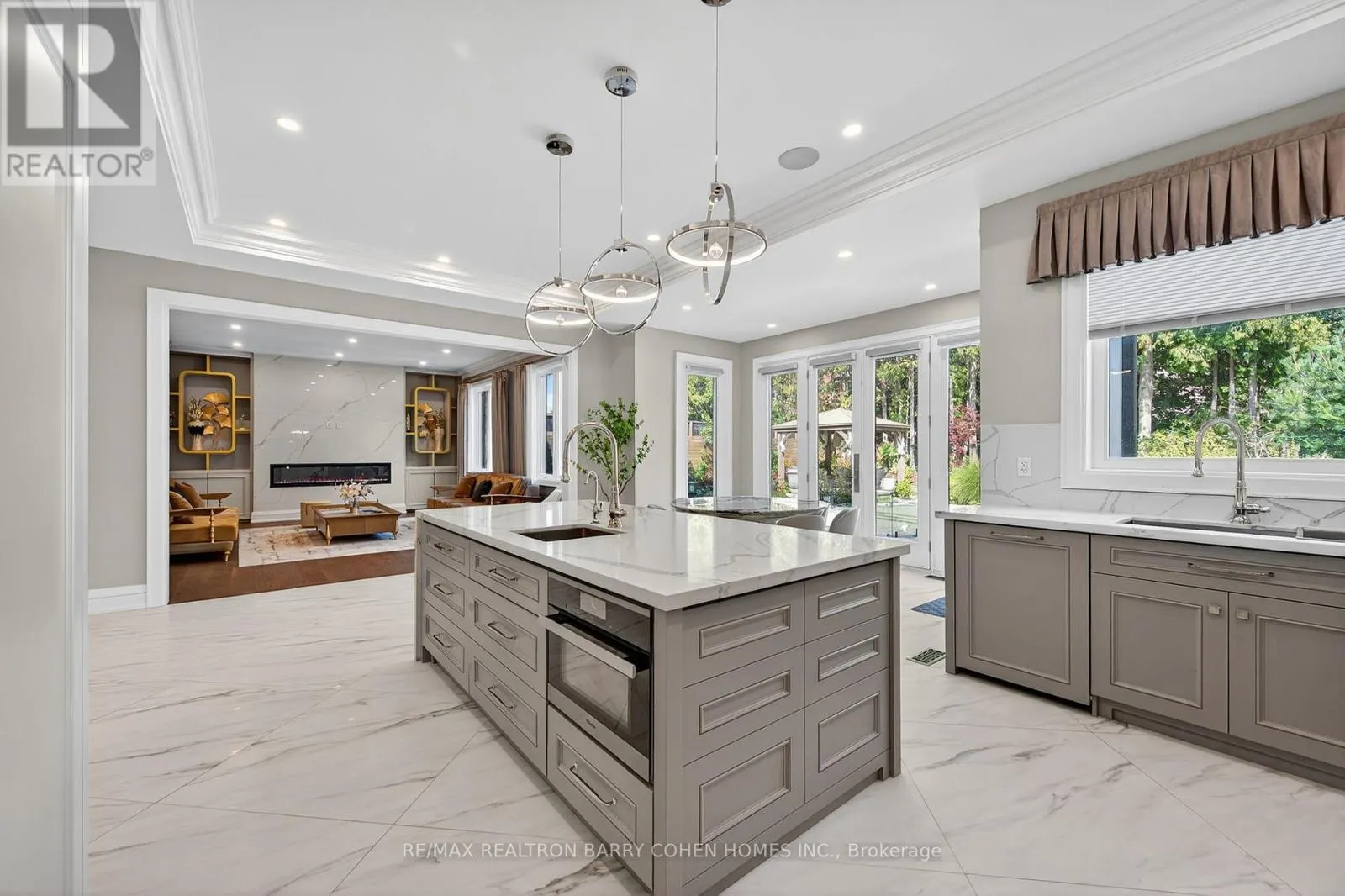 18 SUNCREST DRIVE
