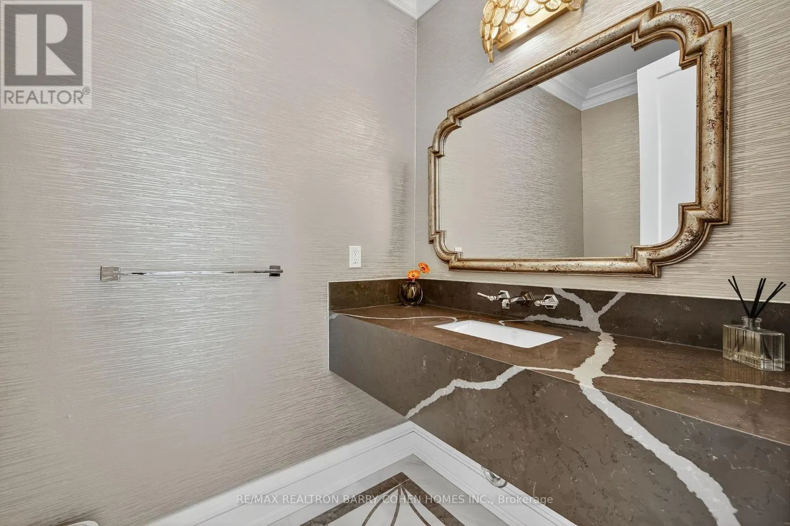18 SUNCREST DRIVE