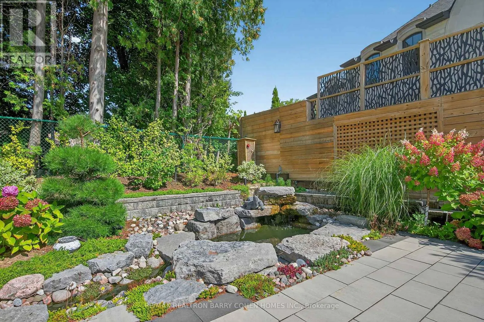 18 SUNCREST DRIVE